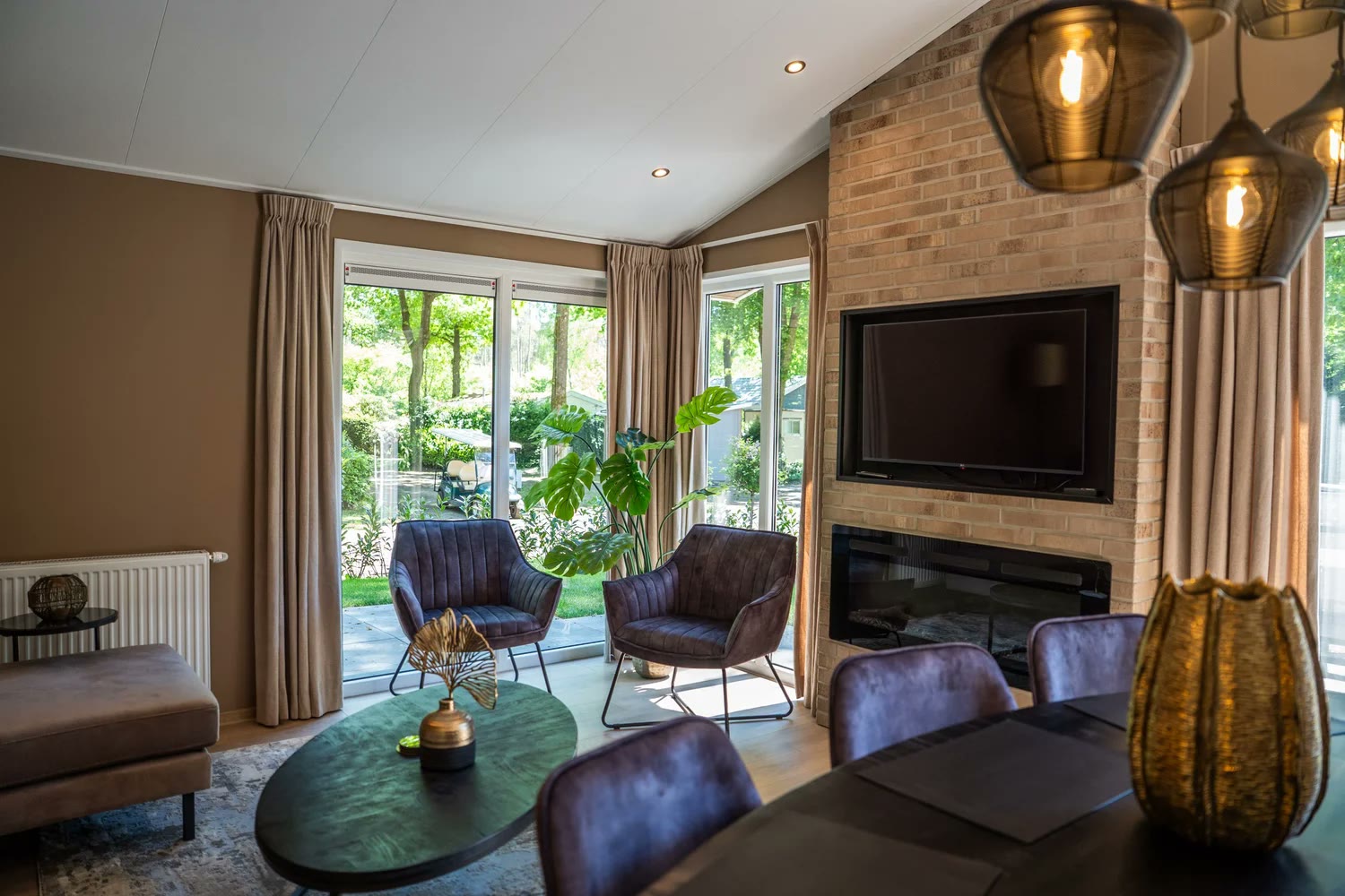 Luxe ingerichte woonkamer van een mantelzorgwoning